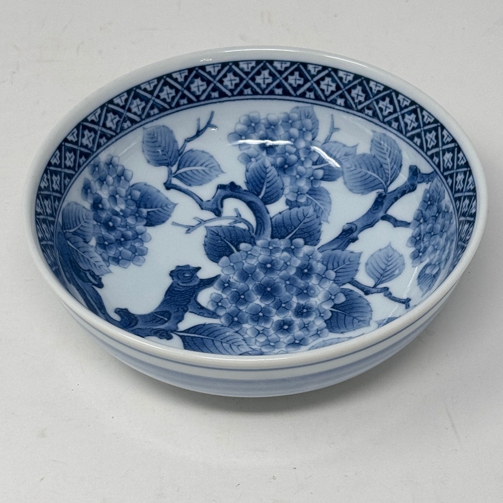 Vintage Blue & White Porcelain Bowl Hydrangea Motif Asian Decor